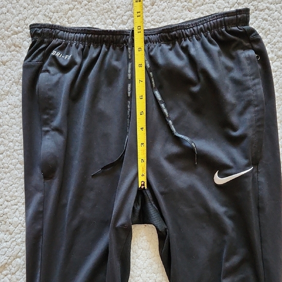 NIKE Black & White Athletic Joggers & VICTORIA SECRET SPORT Black Capri Leggings - Picture 4 of 16